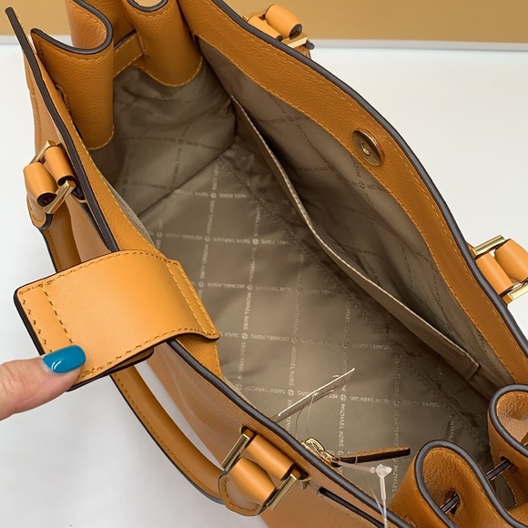 MICHAEL KORS HAMILTON MEDIUM SATCHEL
COLOR: Cider
NWT - Picture 11 of 16